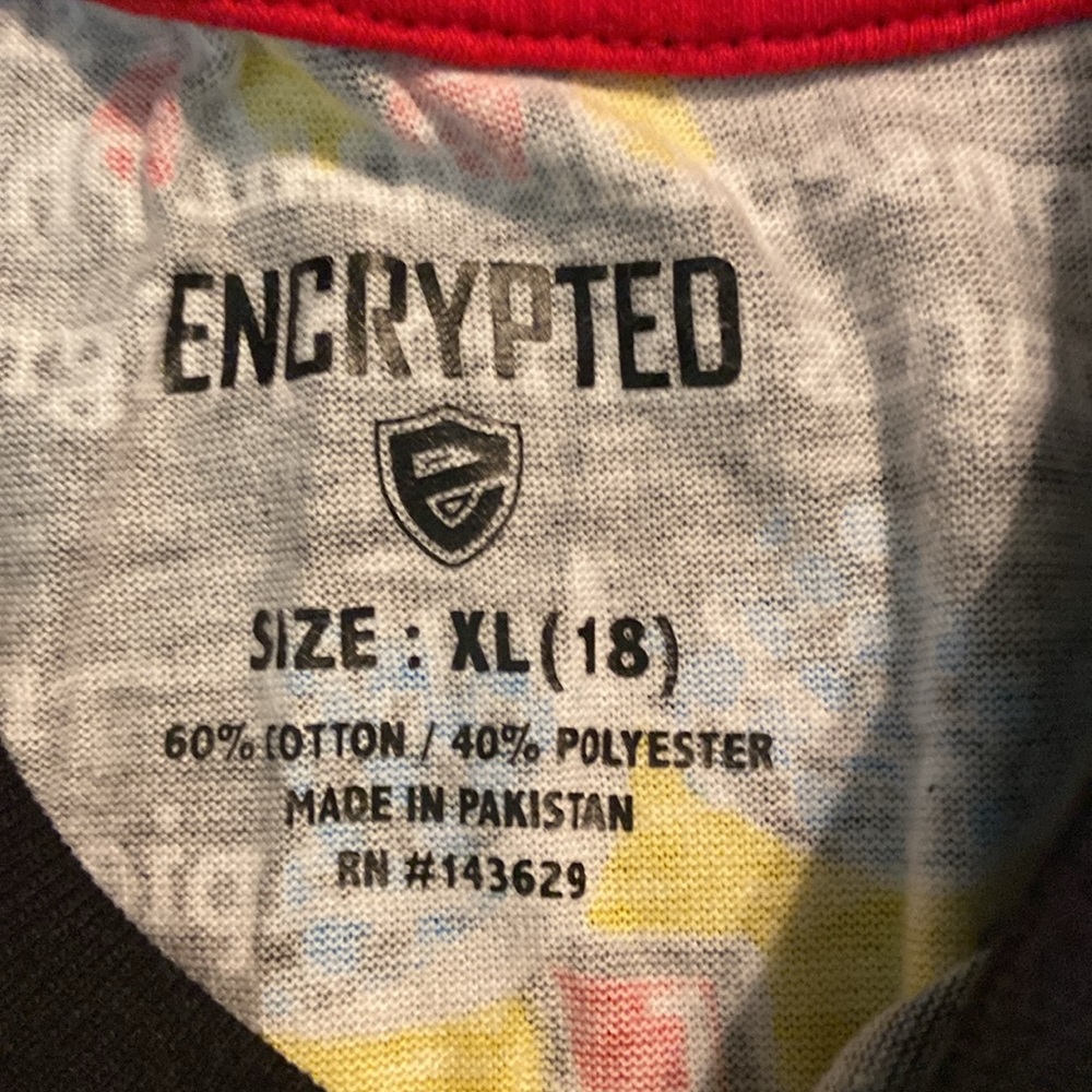 T-Shirt - Picture 4 of 4